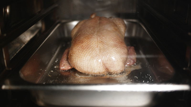 How to cook a whole duck in the oven 